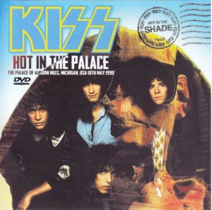 kiss-hot-in-palace1